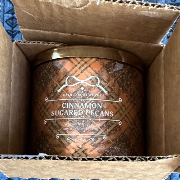 Bath & Body Works Plaid Cinnamon Sugared Pecans Scented 3 Wick Candle - Picture 7 of 7